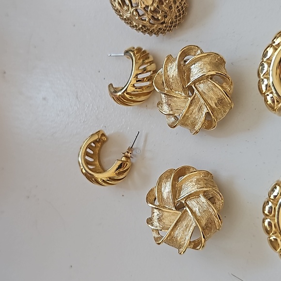 Vintage lot of gold tone earrings 3  are clip. Unique shapes - Picture 6 of 11